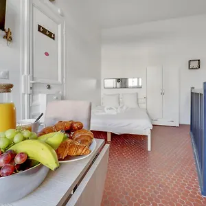 Loft In Heart Of Moulin Rouge Paris